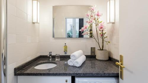 Luxury 2 bedroom 2 bathroom - Louvre & Marais Paris france