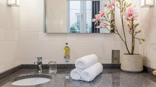 Appartement Luxury 2 bedroom 2 bathroom - Louvre & Marais 52 Rue d'Aboukir Paris