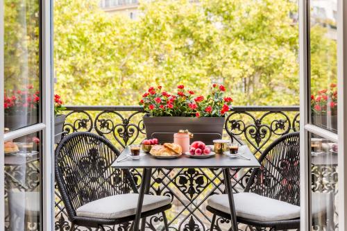 Luxury 2 Bedroom With Balcony - Louvre & Notre Dame Paris france