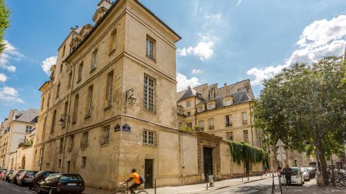 Appartement Luxury 3 bedroom Loft in Heritage Building - LE MARAIS 74 Rue des Archives Paris