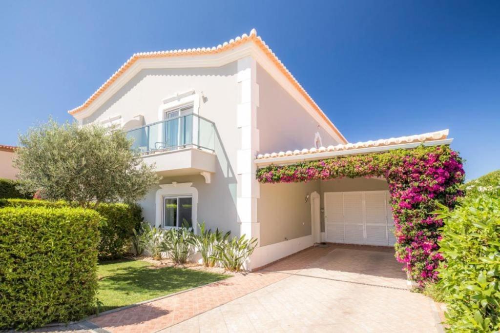 Villa Luxury 3 Bedroom Villa With A Shared Pool Q.ta da Boavista, Lote 155 8600-281 Lagos, Portugal, 8600-281 Lagos