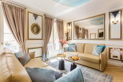 Luxury 4 Bedroom 2.5 Bathroom Apartment - Champs Elysees - With AC Paris france