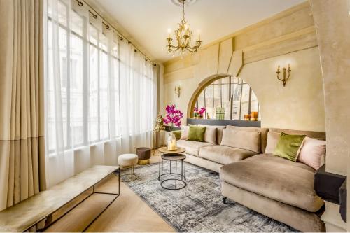 Luxury 6 Bedroom 5 bathroom Palace Apartment - Louvre View Paris france