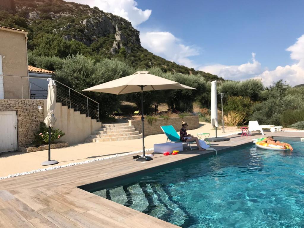 Villa Luxury air-con Villa, heated pool, stunning views, nearby a lively village 3 Rue Pierre et Marie Curie, 04130 Volx
