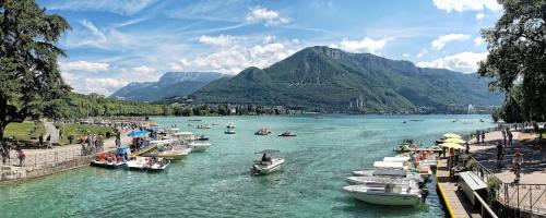 Appartement Luxury Apartment * Quiet * View * Heart of Annecy * 2 steps from the Lake * * * * 78 Rue Carnot Annecy