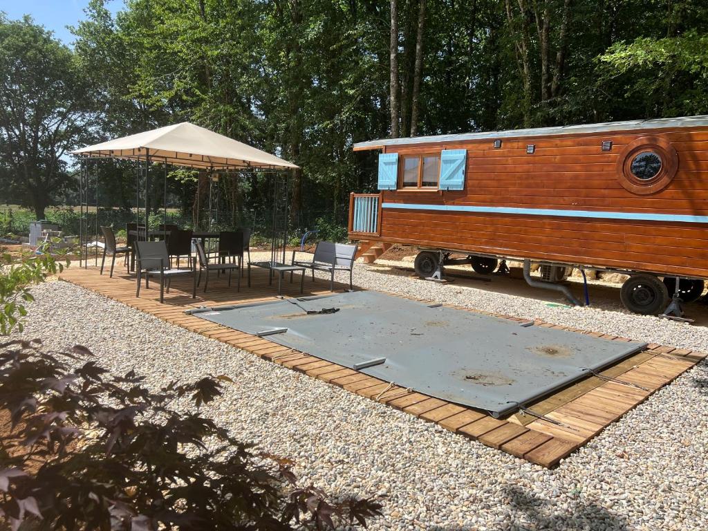 Maison de vacances Luxury caravan for 6 people - private swimming pool lieu dit le treuil, 24260 Journiac