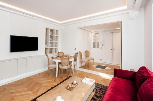 Appartement Luxury Montaigne apartment 26 Avenue Montaigne Paris