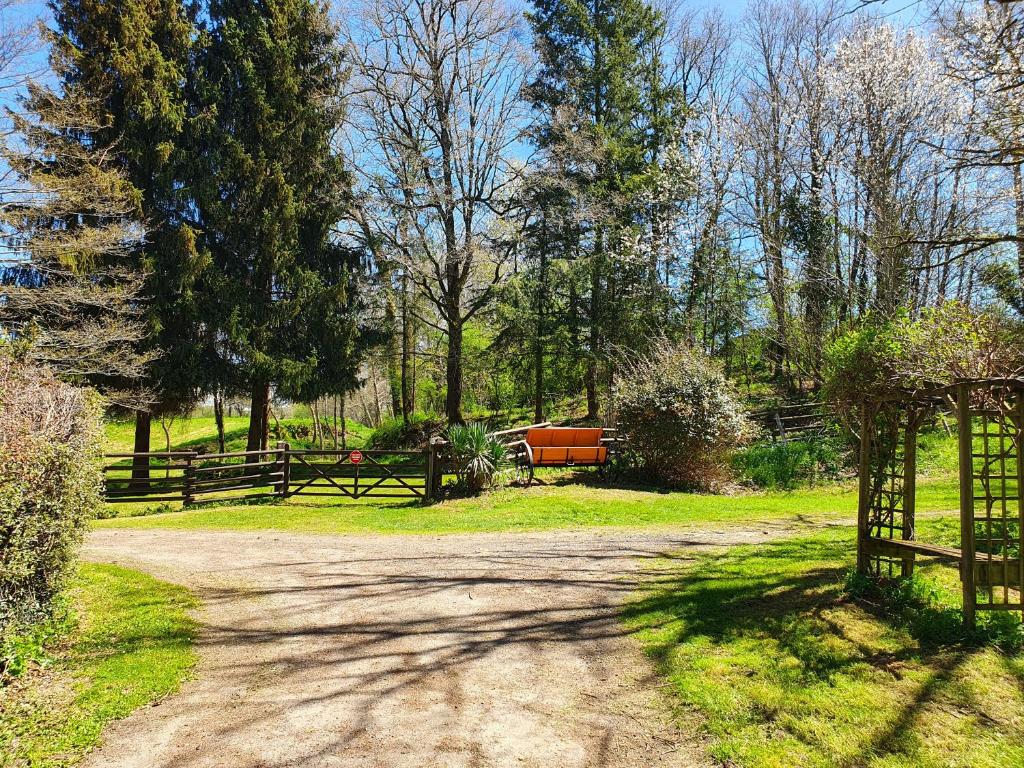 Tente de luxe Luxury Safari Tents at Moulin Du Pommier Glamping & Camping 1 Moulin Du Pommier, 16420 Saulgond