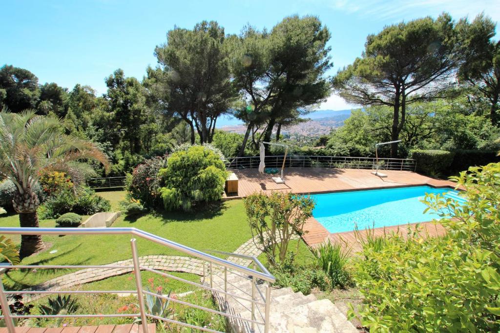 Villa Luxury villa in Cannes hills 7 Chemin de la Chapelle Saint-Antoine, 06400 Cannes