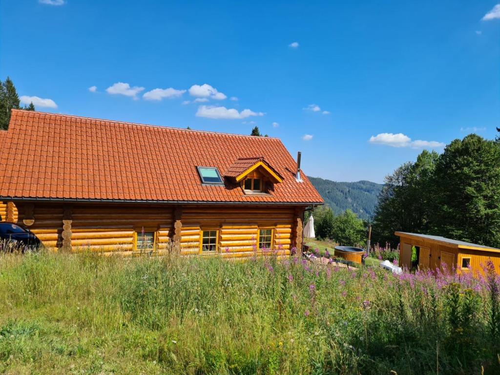 Maison de vacances Luxus-Ferienhaus Blockhaus Chalet Nr 2 Toplage am Feldberg mit Sauna, Outdoor-Hottub, Kamin auf 1300m üM 23 Köpfleweg, 79868 Feldberg