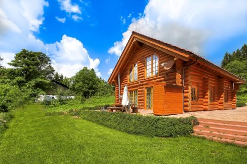 Maison de vacances Luxus-Ferienhaus Blockhaus Chalet Nr 2 Toplage am Feldberg mit Sauna, Outdoor-Hottub, Kamin auf 1300m üM 23 Köpfleweg Feldberg