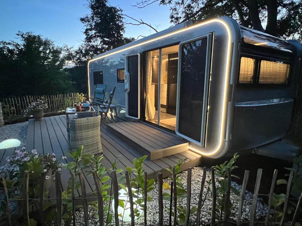 Camping Luxuswohnwagen Dreamer mit Achterwasserblick Zum Möwenort 23, 17440 Lütow