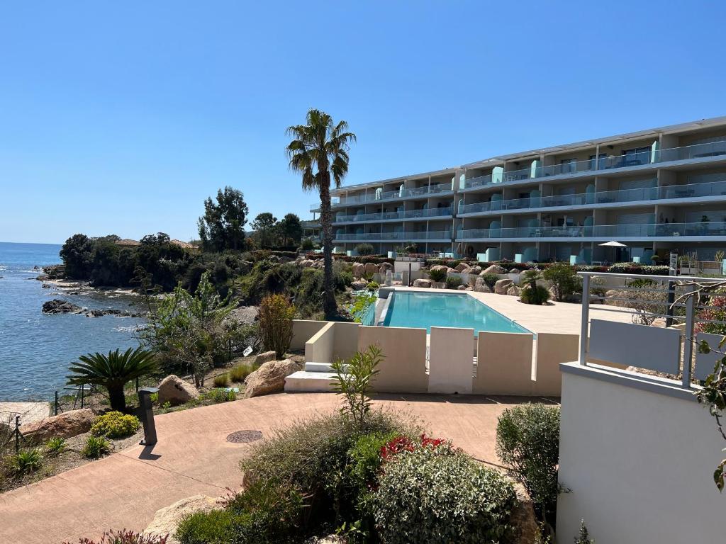 Appartement LYSIA - PIEDS DANS L'EAU - PISCINE EN RESIDENCE - SOLENZARA Résidence MARE E FESTA, strada a baracciu, 20145 Sari-Solenzara