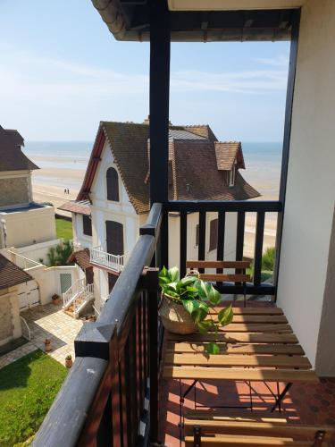 Appartement M2M Studio avec balcon - magnifique vue campagne et côté mer - les pieds dans l eau! Rue la Brèche aux Cochons Blonville-sur-Mer