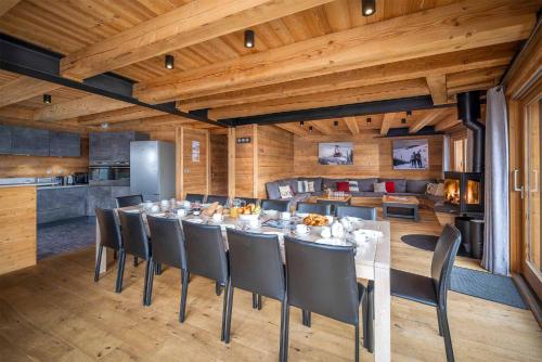 Chalet Madame Vacances Chalet Woodpecker 271 Avenue de l'Eclose L\'Alpe-d\'Huez