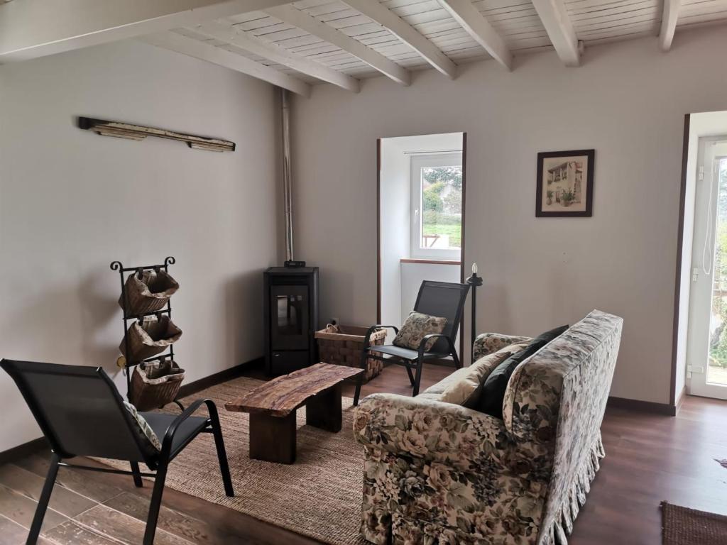Maison de vacances MãeD'àgua 156 Rua Principal, 2510-772 Usseira