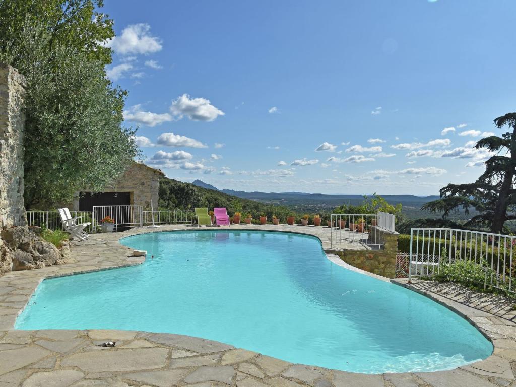 Maison de vacances Magnificent Castle in Viols Le Fort with Swimming Pool , 34380 Roussières