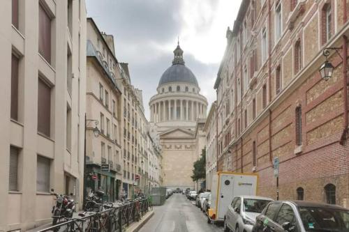 Magnificent Cocoon In The Heart Of Paris Paris france