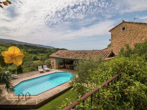 Magnificent Holiday Home with Swimming Pool in Opp de Oppède france