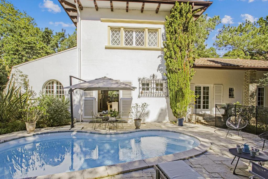 Villa Magnificent villa w pool facing the Golf of Hossegor - Welkeys 1189 avenue du Golf, 40150 Soorts-Hossegor