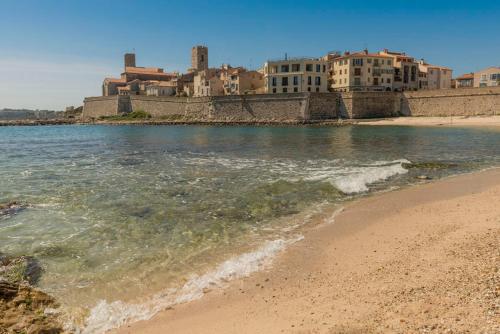 Appartement MAGNIFIQUE 3 P AVEC BALCON VUE PROXIMITE PLAGE 3 Avenue Paul Arène Antibes