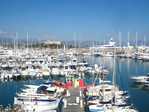 MAGNIFIQUE 3 P AVEC BALCON VUE PROXIMITE PLAGE Antibes france