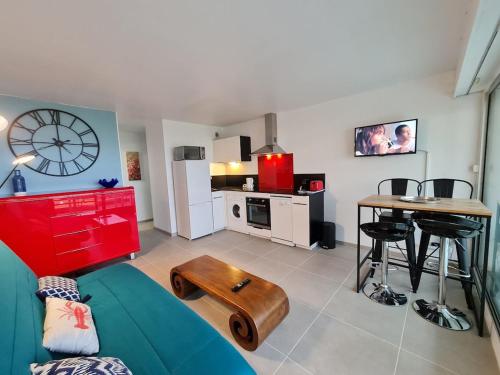 Appartement Magnifique appart. 3*** face mer, parking , Wi-Fi Promenade Charles Trenet Canet-en-Roussillon