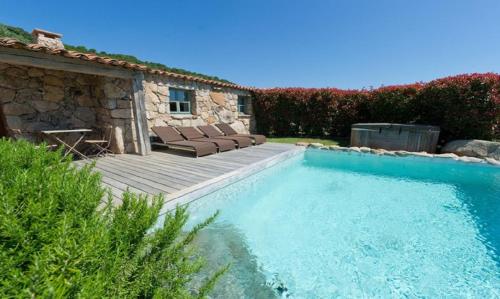 Magnifique bergerie avec piscine chauffée surplombant la baie de Santa Giulia Porto-Vecchio france