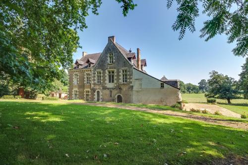 Villa Magnifique château au bord de la Mayenne 18 couchages La Diablerie Béné