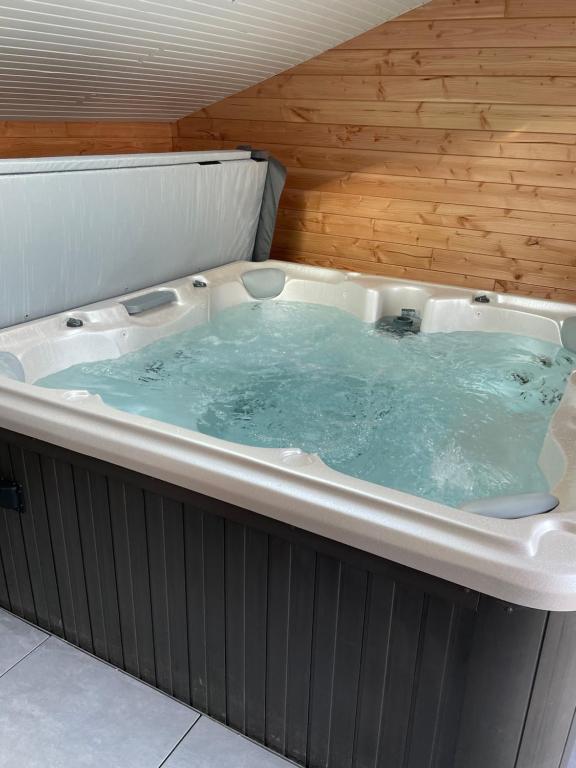 Villa Magnifique corps de ferme rénové avec Jacuzzi La Haute Rivière, 22120 Hillion