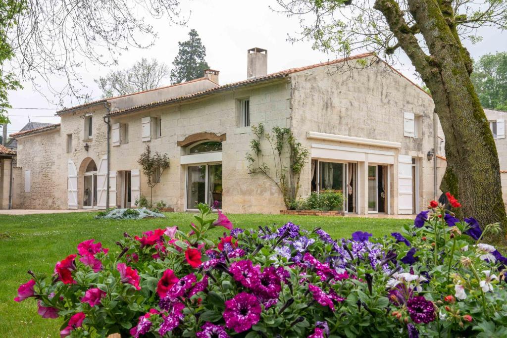 Villa Magnifique domaine familial Des Fresneaux 4 Impasse des Fresneaux, 17810 Saint-Georges-des-Côteaux