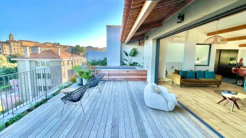 Magnifique duplex 220m2, classé 5 étoiles, rooftop, jacuzzi, vue mer et bastion centre ville Porto-Vecchio france