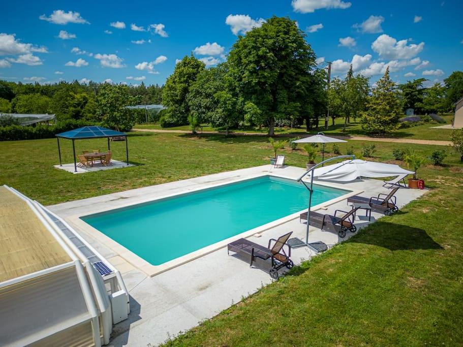 Maison de vacances Magnifique Gîte - 4 chambres - avec piscine et petit plan d'eau La Juperie, 37370 Saint-Paterne-Racan