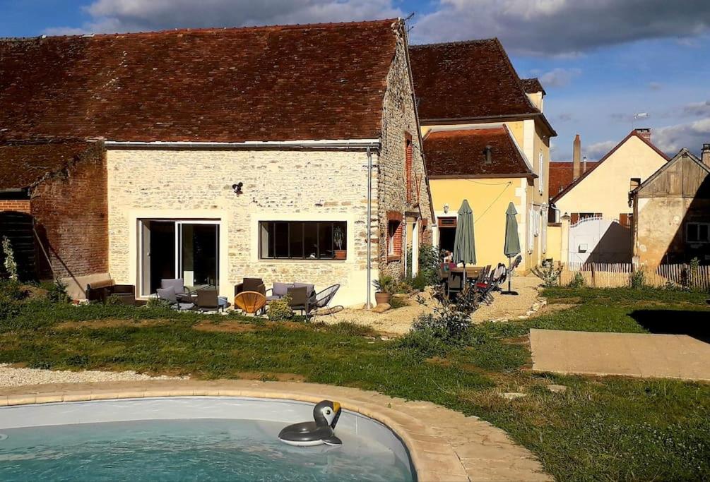 Maison de vacances Magnifique maison de maître avec piscine 22 Rue Charles Rolland, 89550 Héry