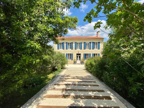 Magnifique maison en pierre avec belle piscine Gauriac france