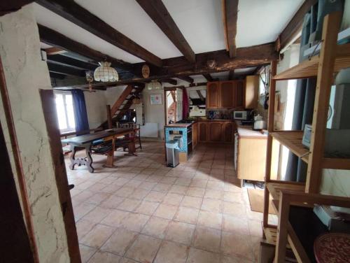 Maisons de vacances Magnifique Moulin au bord d'une riviere, calme absolu, piano Moulin des chaises Doyet