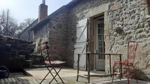 Magnifique Moulin au bord d'une riviere, calme absolu, piano Doyet france