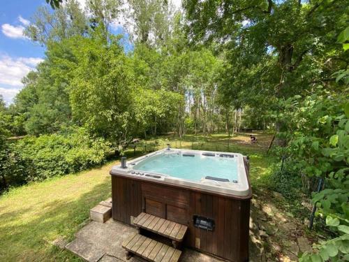 Magnifique Moulin proche Chablis, jacuzzi et rivière Annay-sur-Serein france