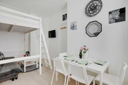 Magnifique Studio 1BR/4P - Guy Moquet / Brochant Paris france