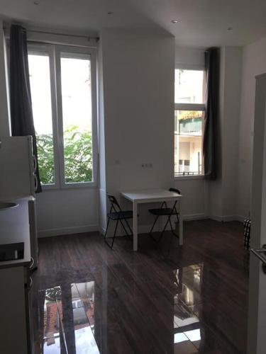 Appartement Magnifique studio refait à neuf orangerie 9 Boulevard de la Dordogne Strasbourg