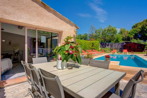 Villa MAGNIFIQUE VILLA 8 PERSONNES 1850 Grand Boulevard de Super Cannes Vallauris