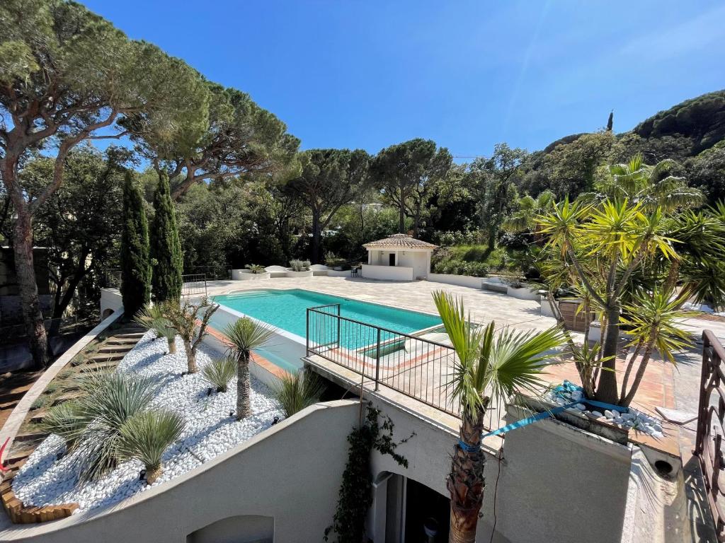 Villa Magnifique Villa à 100 m plage climatisation Vue mer exceptionnelle 50 Avenue Général Touzet du Vigier, 83120 Sainte-Maxime