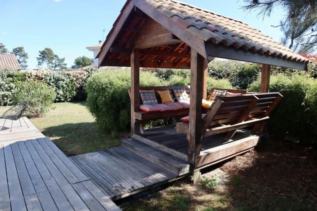 Maison de vacances MAGNIFIQUE villa avec JARDIN proche de la PLAGE 6 Allée du Domaine des Lugees, 33740 Arès