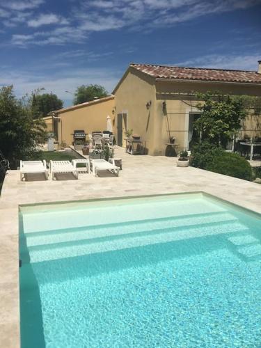 Maison de vacances Magnifique villa avec piscine allée des névons LʼIsle-sur-la-Sorgue