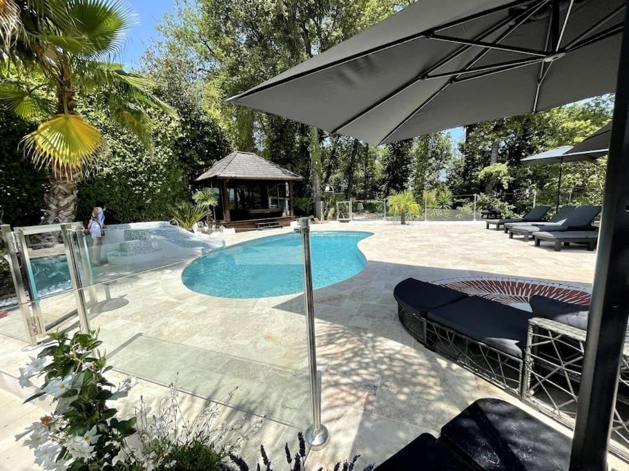 Villa Magnifique villa avec piscine proche Nice, Cannes 984 Route de Notre Dame, 06330 Roquefort-les-Pins