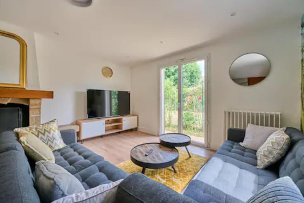 Villa Magnifique Villa - Cheminée - Bords de seine-RER D 13 Avenue de Beauvoir, 91000 Évry-les-Châteaux