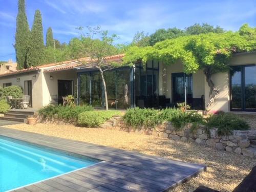 Magnifique villa d’architecte de 200m² avec une superbe vue, piscine et au calme. Flayosc france