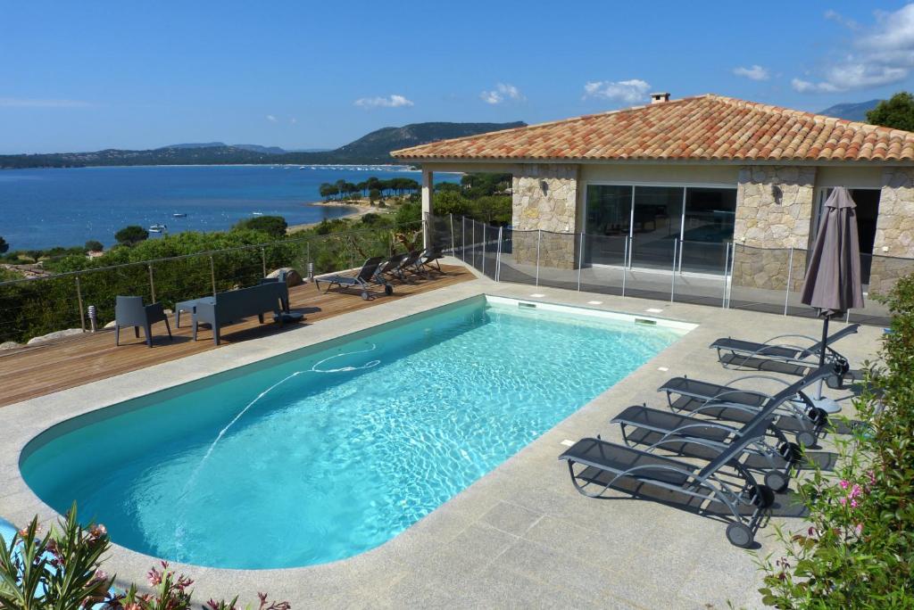 Villa Magnifique villa vue mer et piscine chauffée à 250m de la mer Vardiola, 20144 Sainte-Lucie-de-Porto-Vecchio