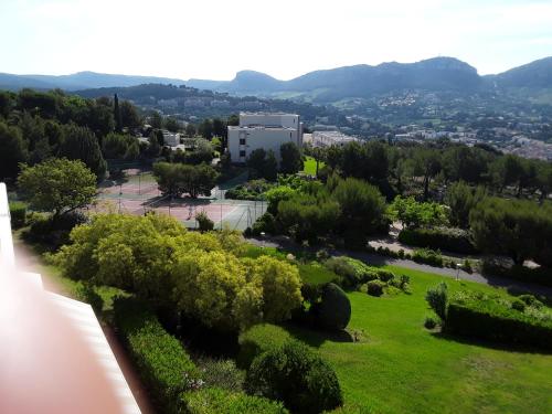 Magnifique vue baie et Cap Canaille Parking/Piscine Cassis france