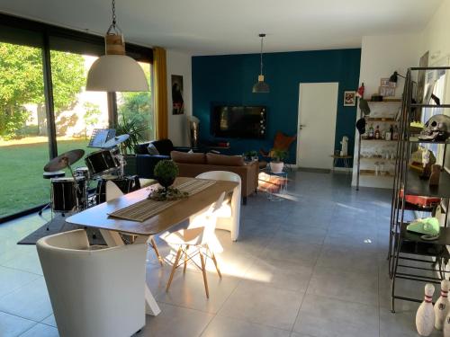 Maison 150 M2 pour 8 personnes proche circuit des 24 H Le Breil-sur-Mérize france